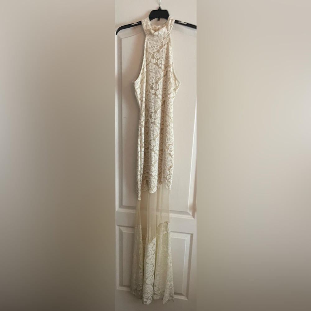 Size Small Lace Cream Form Fitting Formal Dress